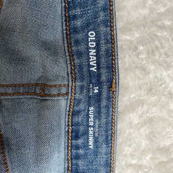 Old Navy high-rise super skinny mid wash jeans, never worn wow - Picture 5 of 7